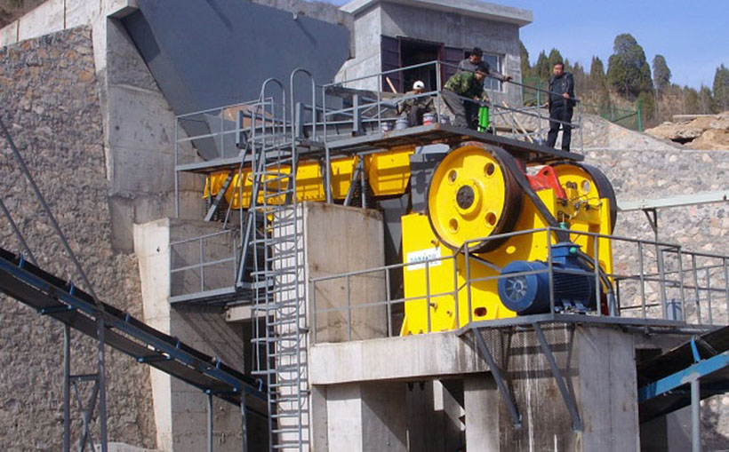 顎式破碎機(jī)撥盤(pán)（大耳朵護(hù)板）三個(gè)主要功能作用？